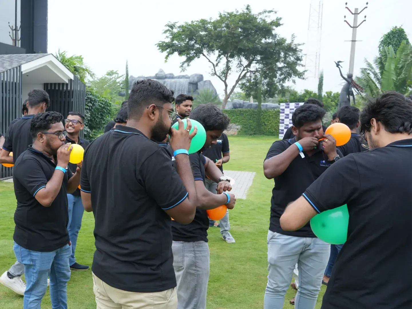 Balloon relay game at the team offsite